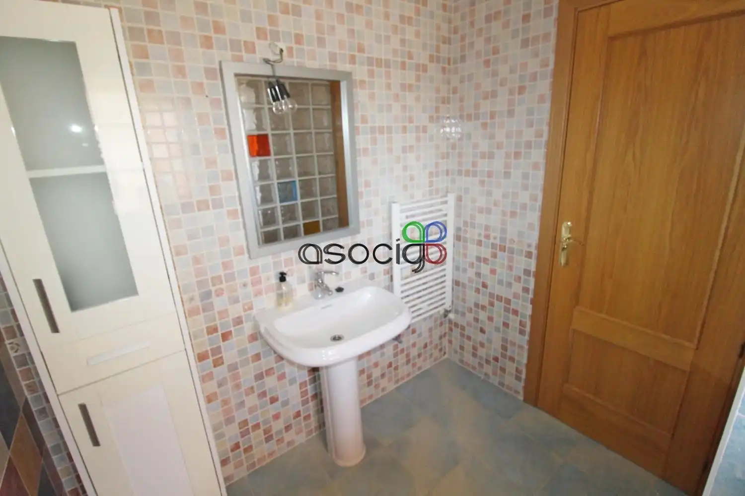 Bany de Casa o xalet en venda en Guadalajara amb Calefacció, Terrassa i Piscina