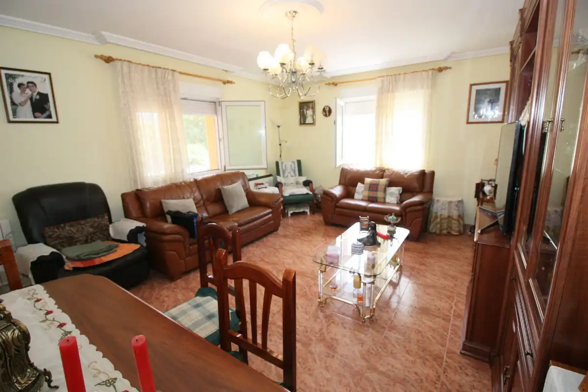 Sala de estar de Casa o chalet en venta en Mombeltrán con Calefacción, Jardín privado y Terraza