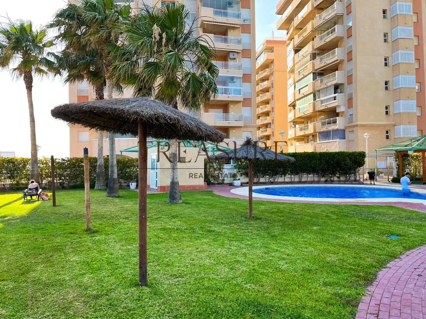 Vista exterior de Apartament en venda en La Manga del Mar Menor amb Aire condicionat, Terrassa i Moblat