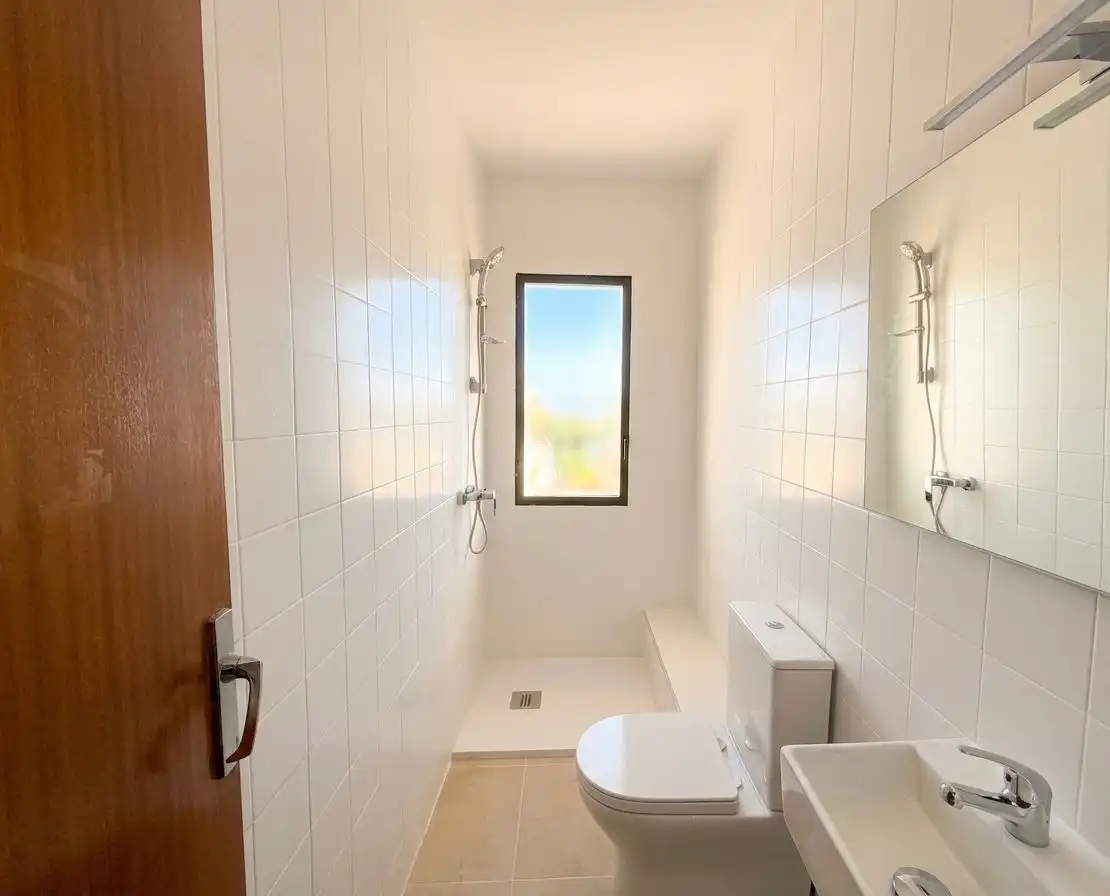 Badezimmer von Wohnung zur Miete in Linares mit Möbliert, Ofen und Waschmaschine
