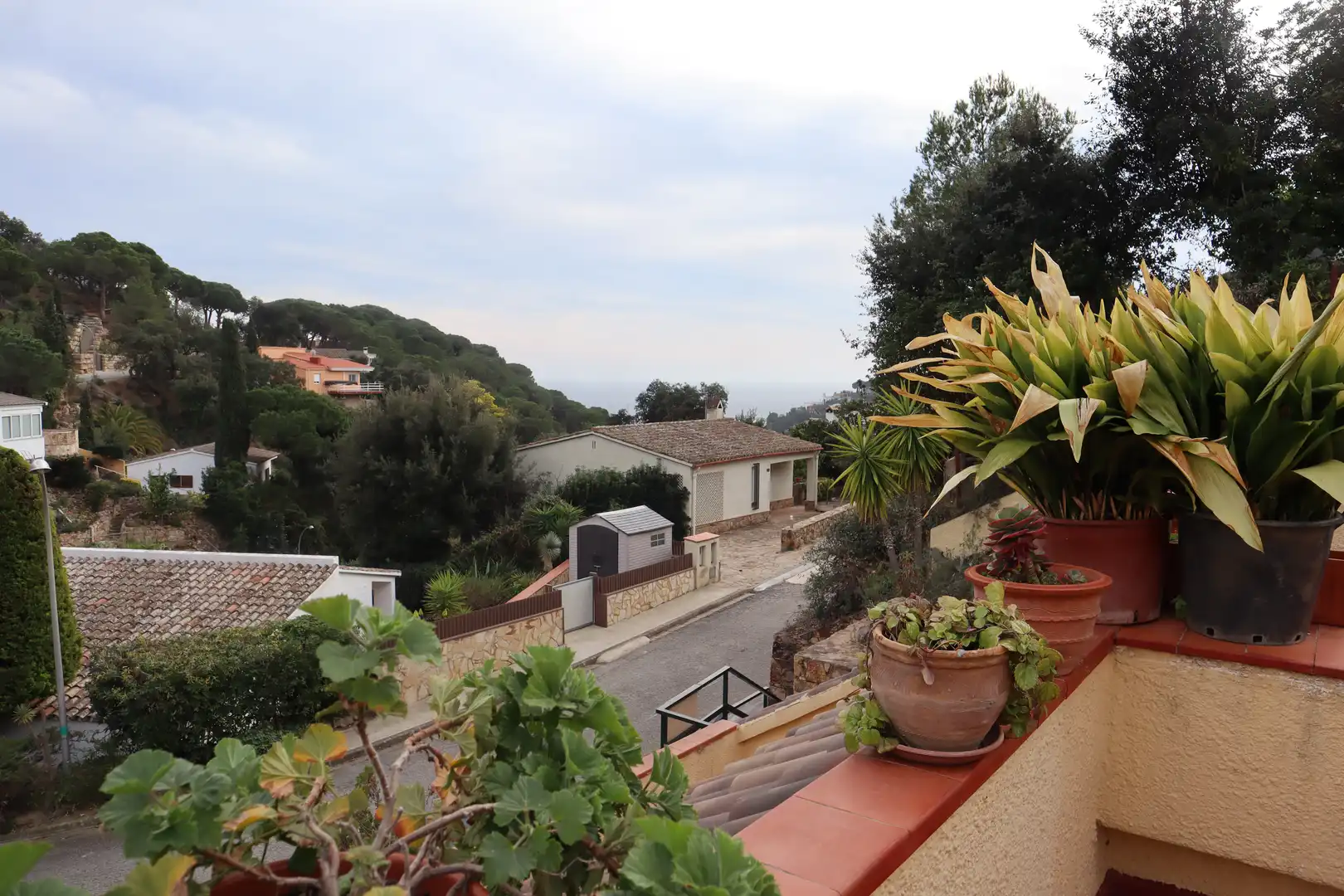 Außenansicht von Einfamilien-Reihenhaus zum Verkauf in Tossa de Mar mit Klimaanlage, Privatgarten und Terrasse