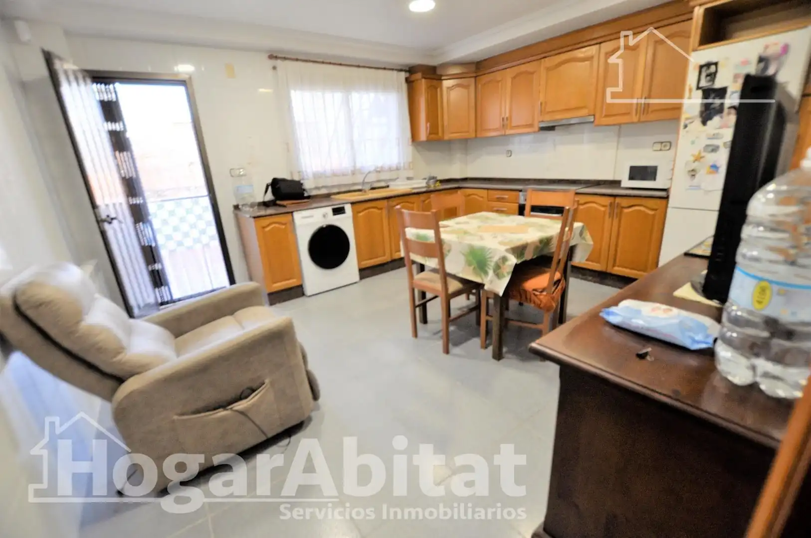 Cuina de Casa o xalet en venda en La Pobla de Vallbona amb Terrassa i Traster