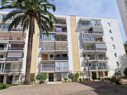 Vista exterior de Apartament en venda en Salou amb Jardí privat i Terrassa