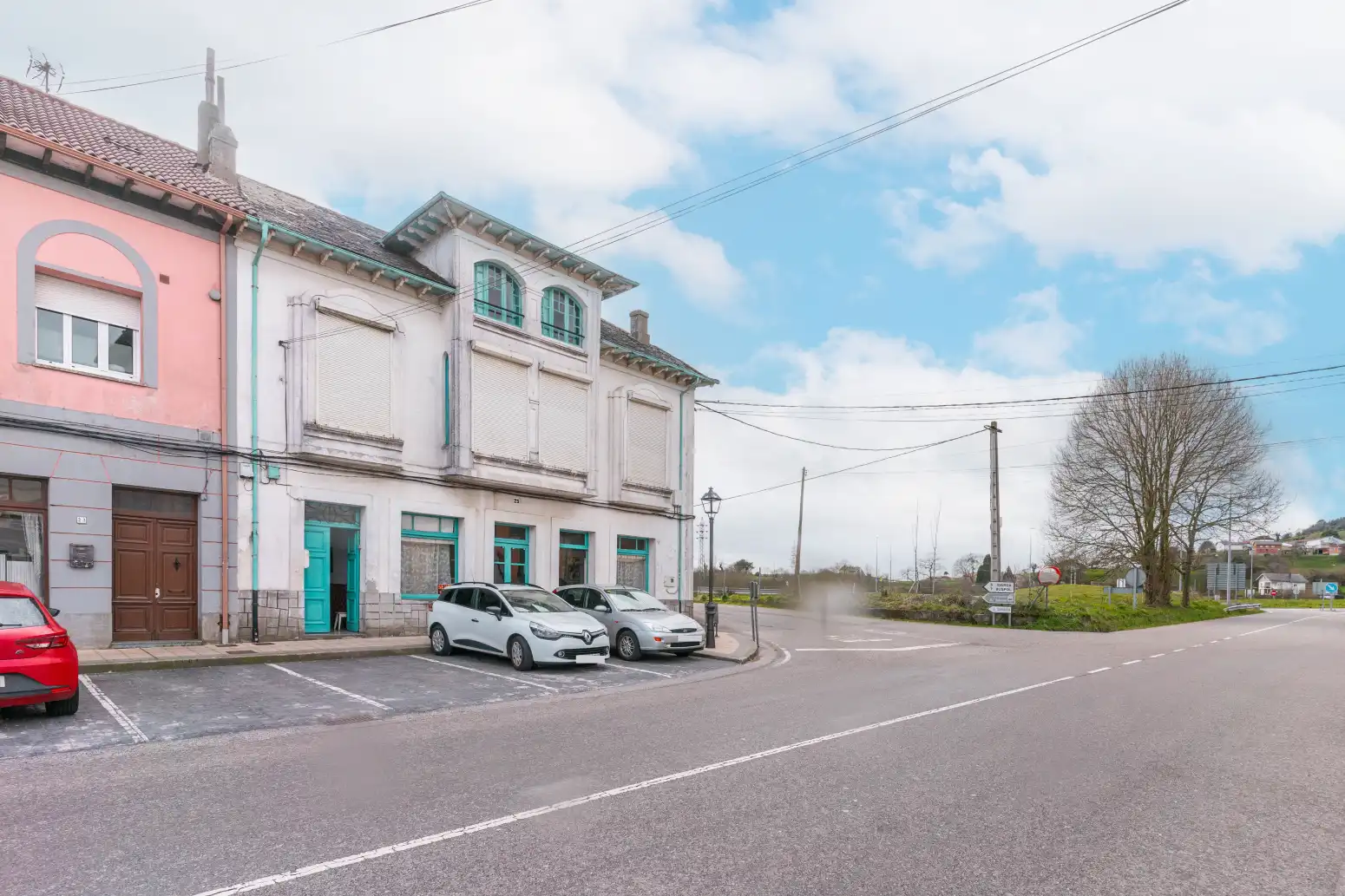 Vista exterior de Casa adosada en venta en Salas con Parquet, Terraza y Trastero