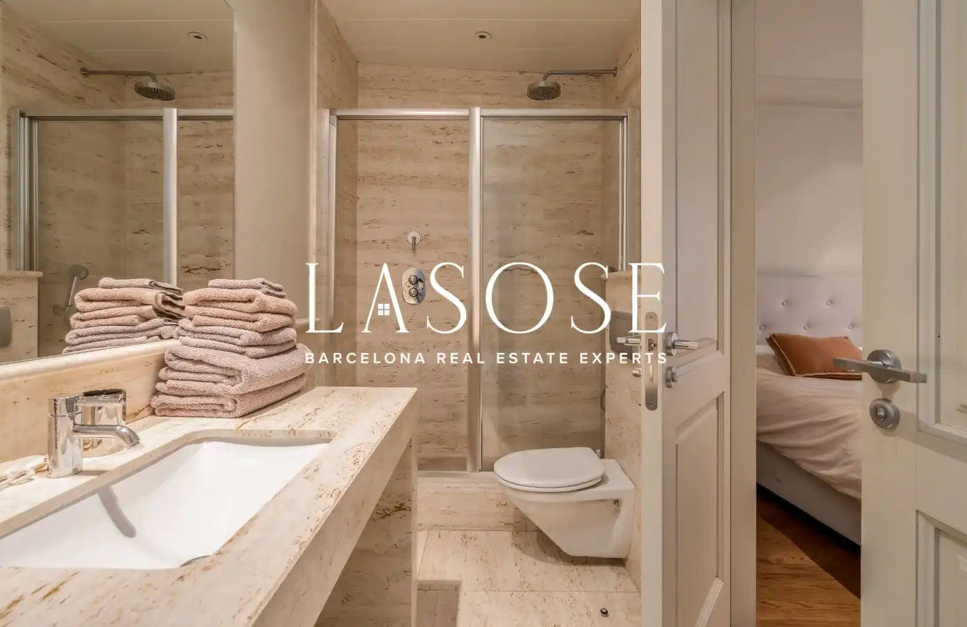 Badezimmer von Wohnung zur Miete in Barcelona mit Klimaanlage, Heizung und Parkett