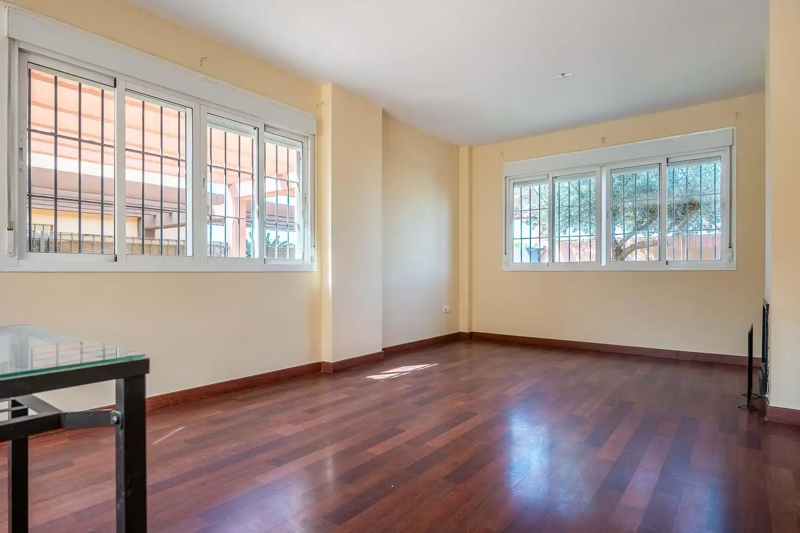 Sala de estar de Casa adosada de alquiler en Espartinas con Aire acondicionado, Calefacción y Jardín privado