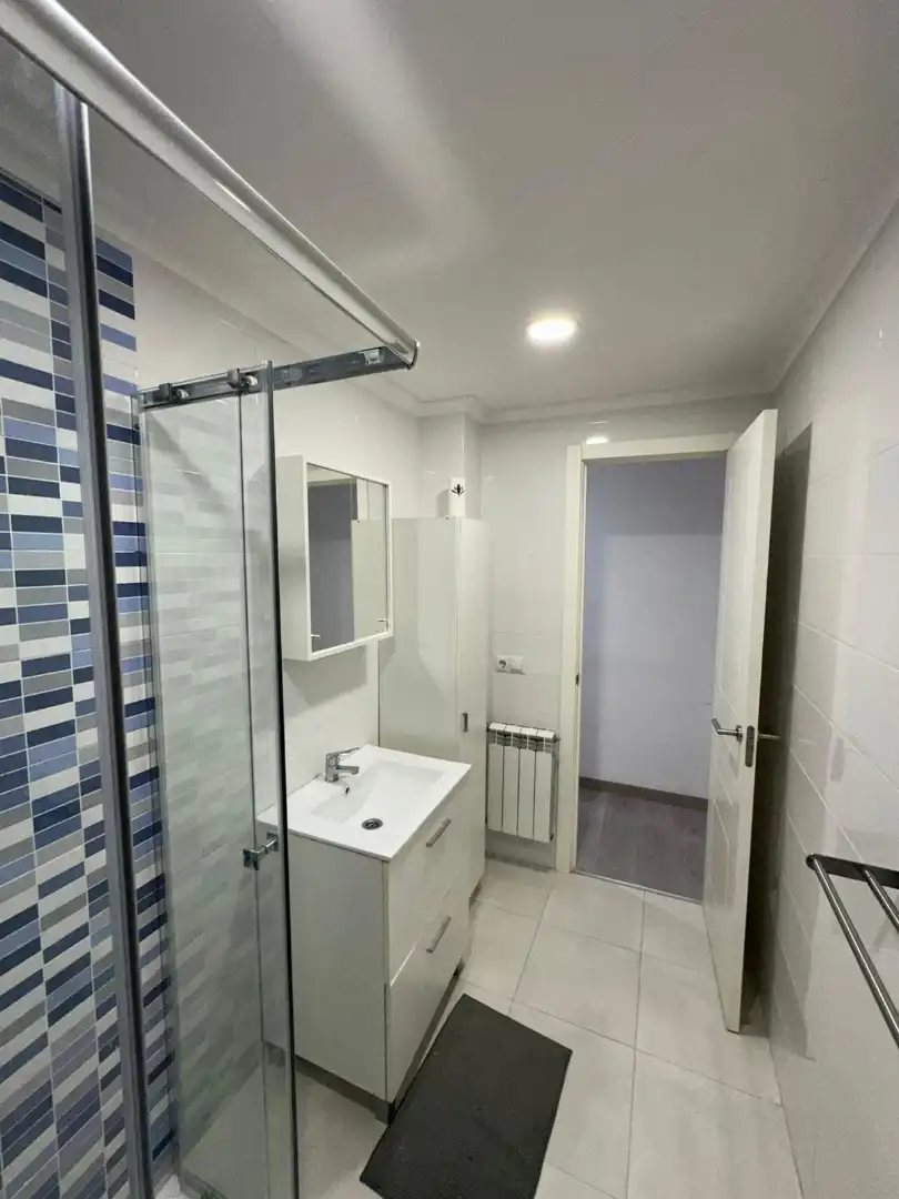 Baño de Piso de alquiler en Santander con Calefacción, Amueblado y Horno