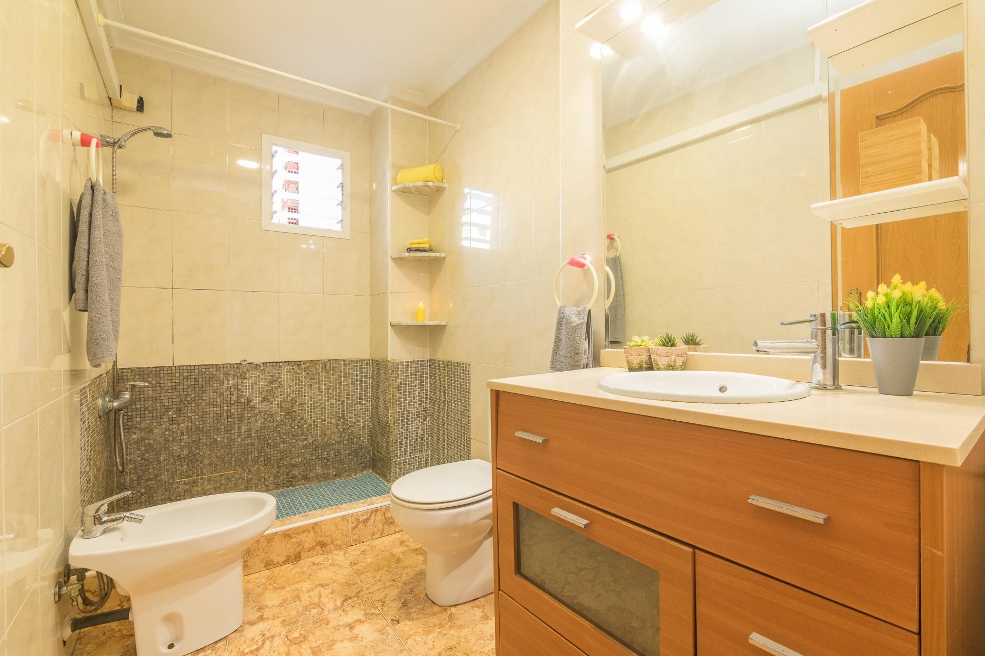 Bathroom of Flat for sale in Elche / Elx  with Balcony