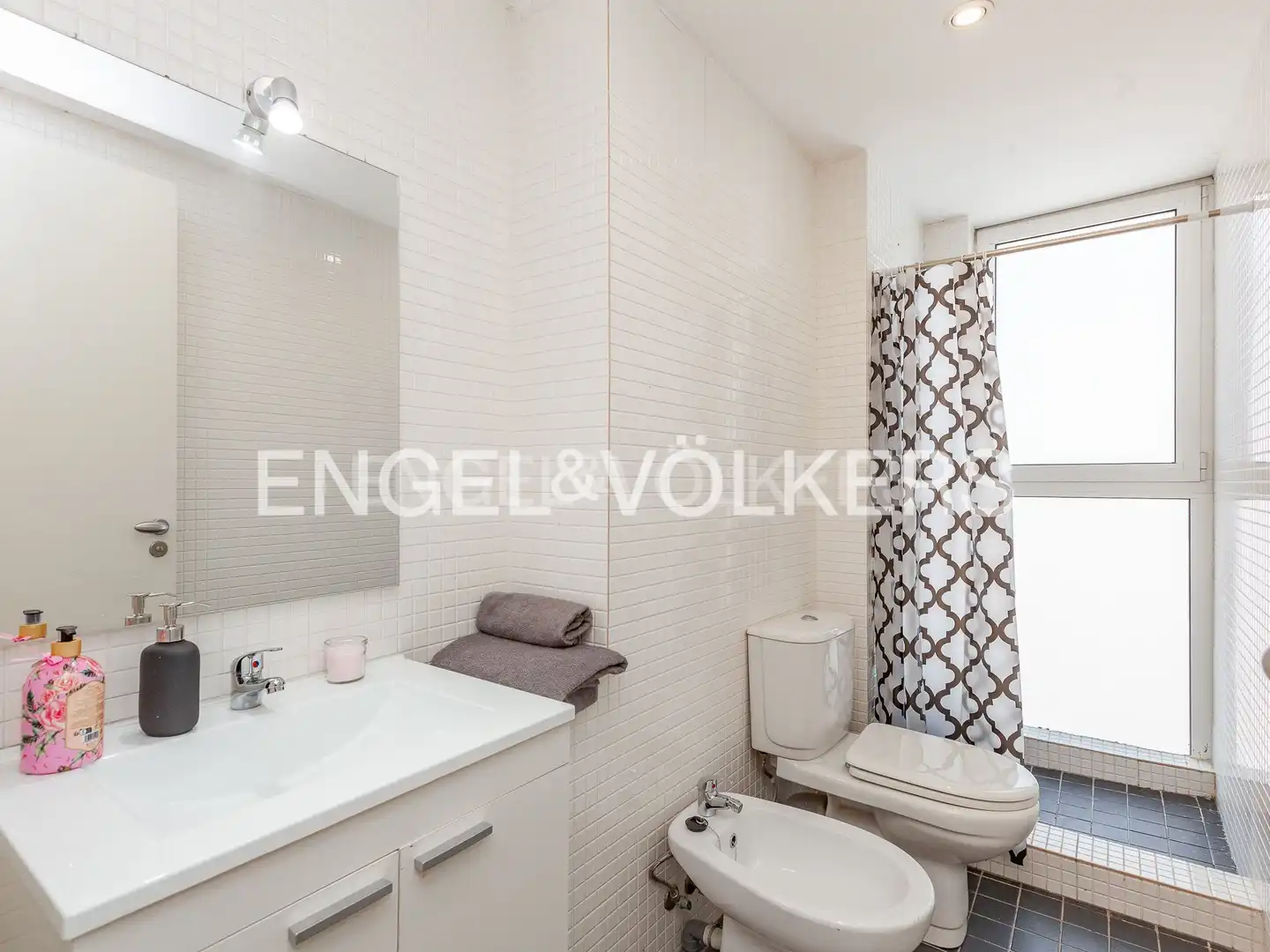 Bathroom of Houses for sale in Sant Cugat del Vallès  with Air Conditioner, Heating and Private garden