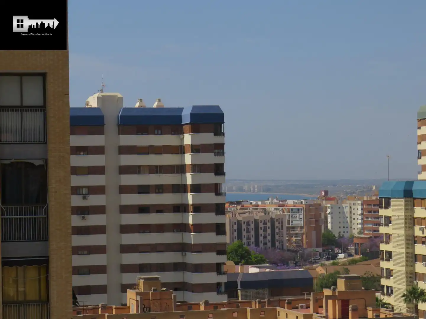 Vista exterior de Piso en venta en Alicante / Alacant con Aire acondicionado, Calefacción y Jardín privado
