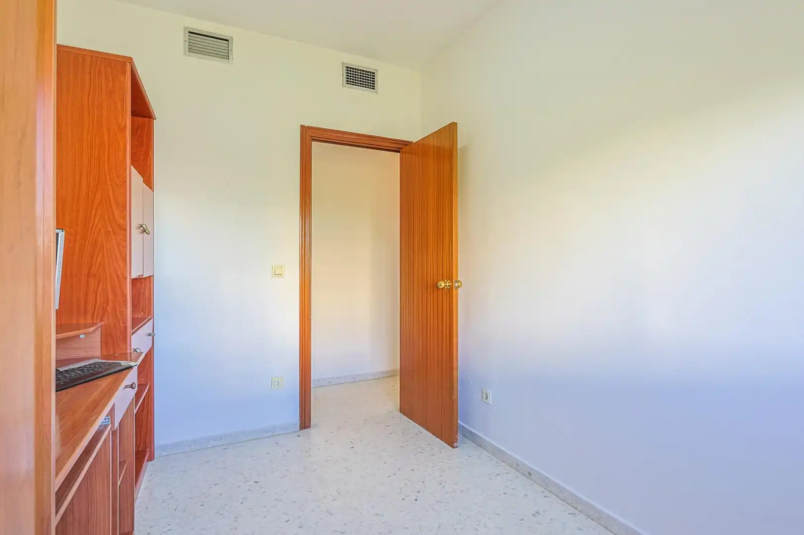Bedroom of Flat for sale in Sevilla  with Air Conditioner and Furnished