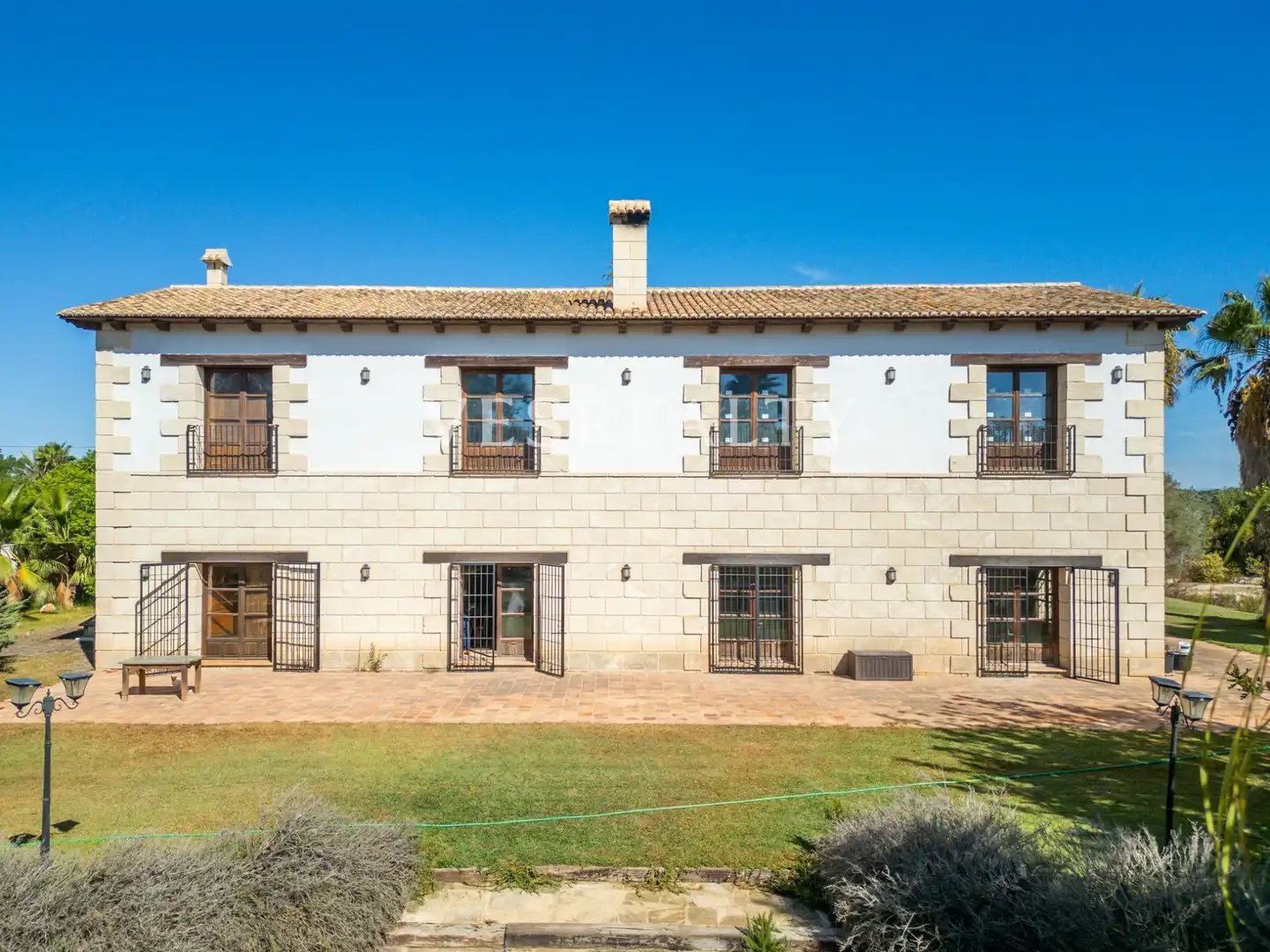 Vista exterior de Casa o xalet en venda en Elche / Elx amb Aire condicionat, Calefacció i Jardí privat