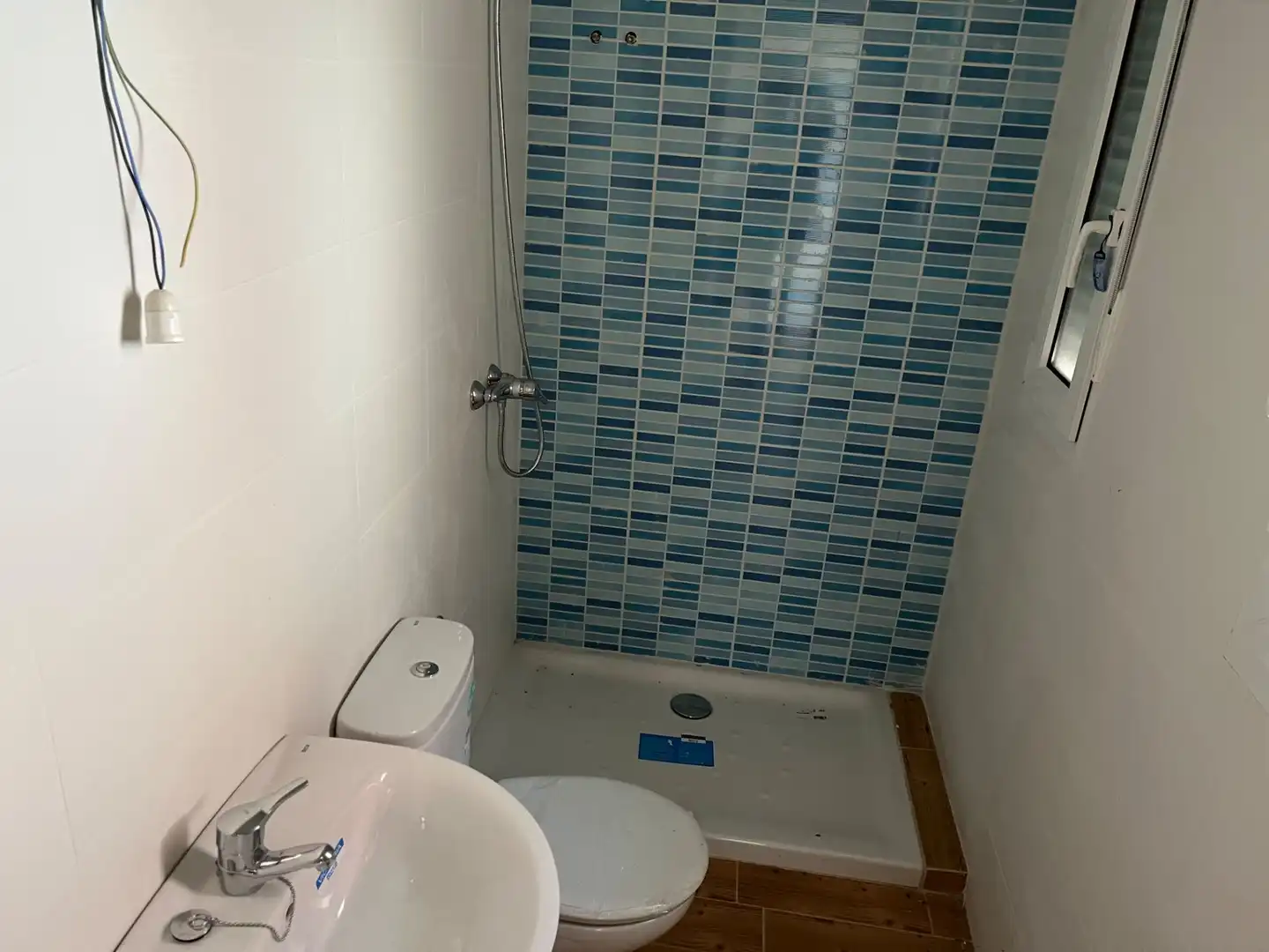 Bathroom of Houses for sale in Sanchidrián  with Private garden and Terrace