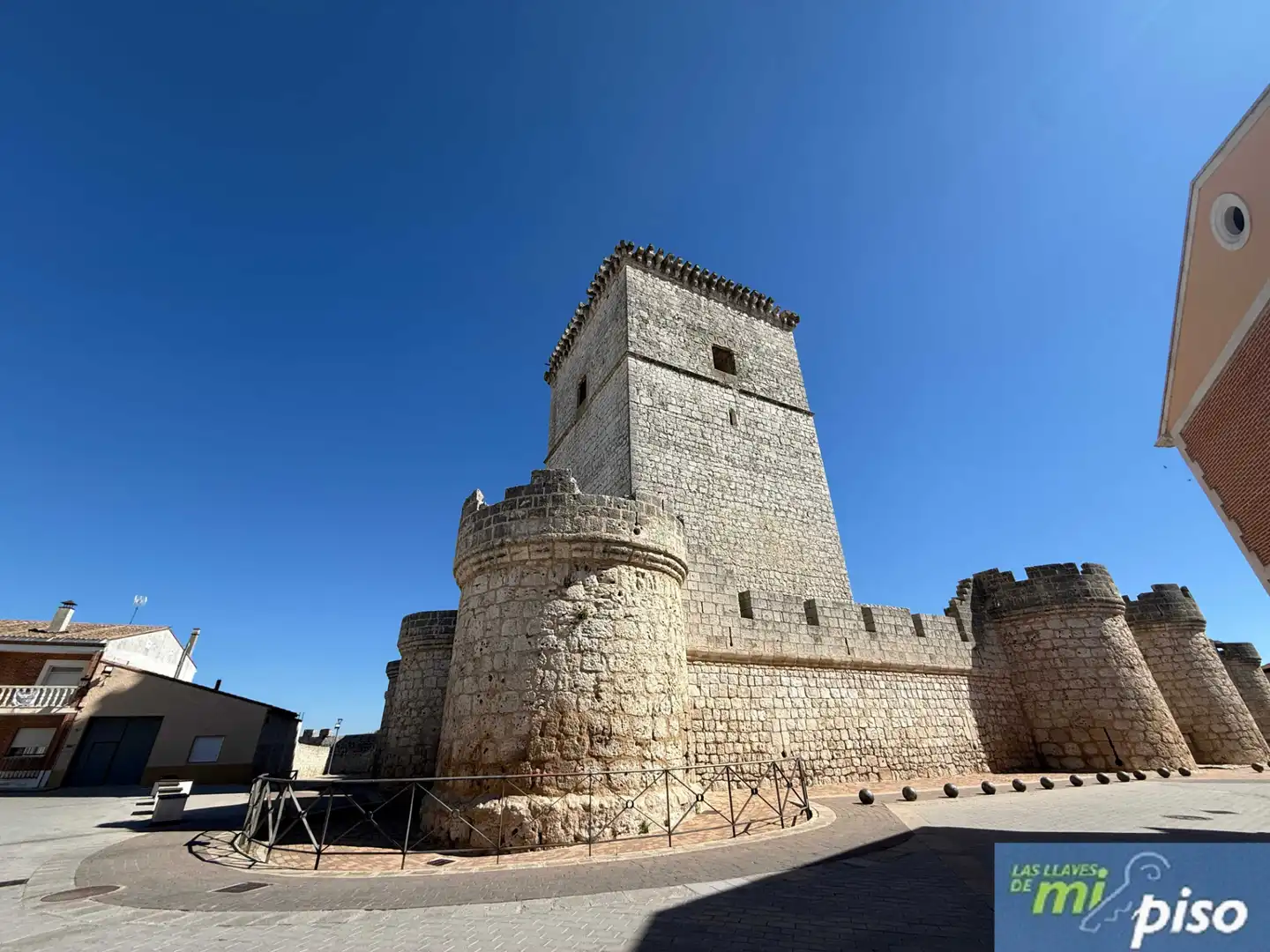 Vista exterior de Àtic en venda en Portillo amb Calefacció, Parquet i Terrassa