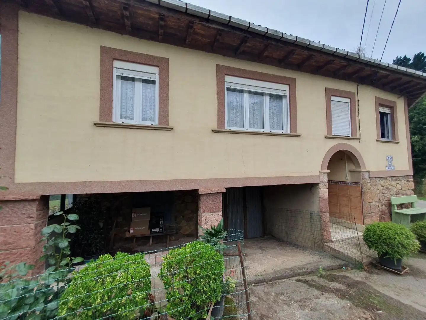 Casa con terraza en venta en Belmonte de Miranda, imagen 2