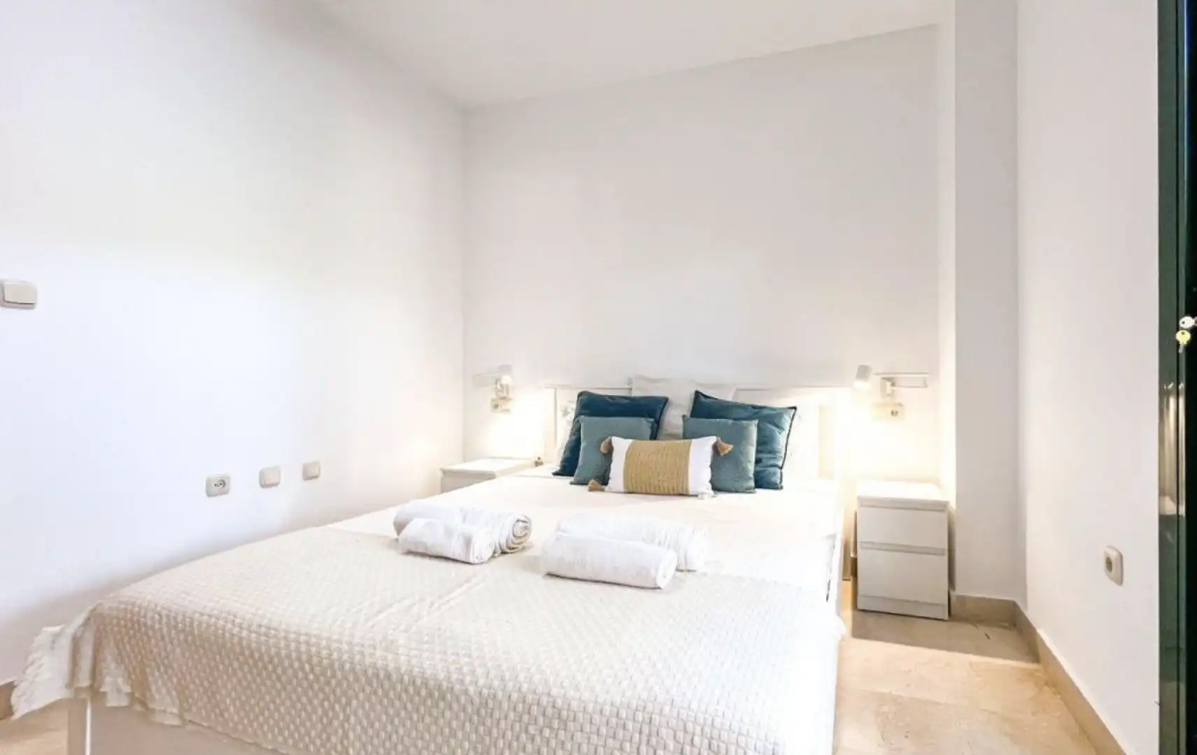 Schlafzimmer von Wohnungen zum Verkauf in Marbella mit Klimaanlage, Heizung und Privatgarten