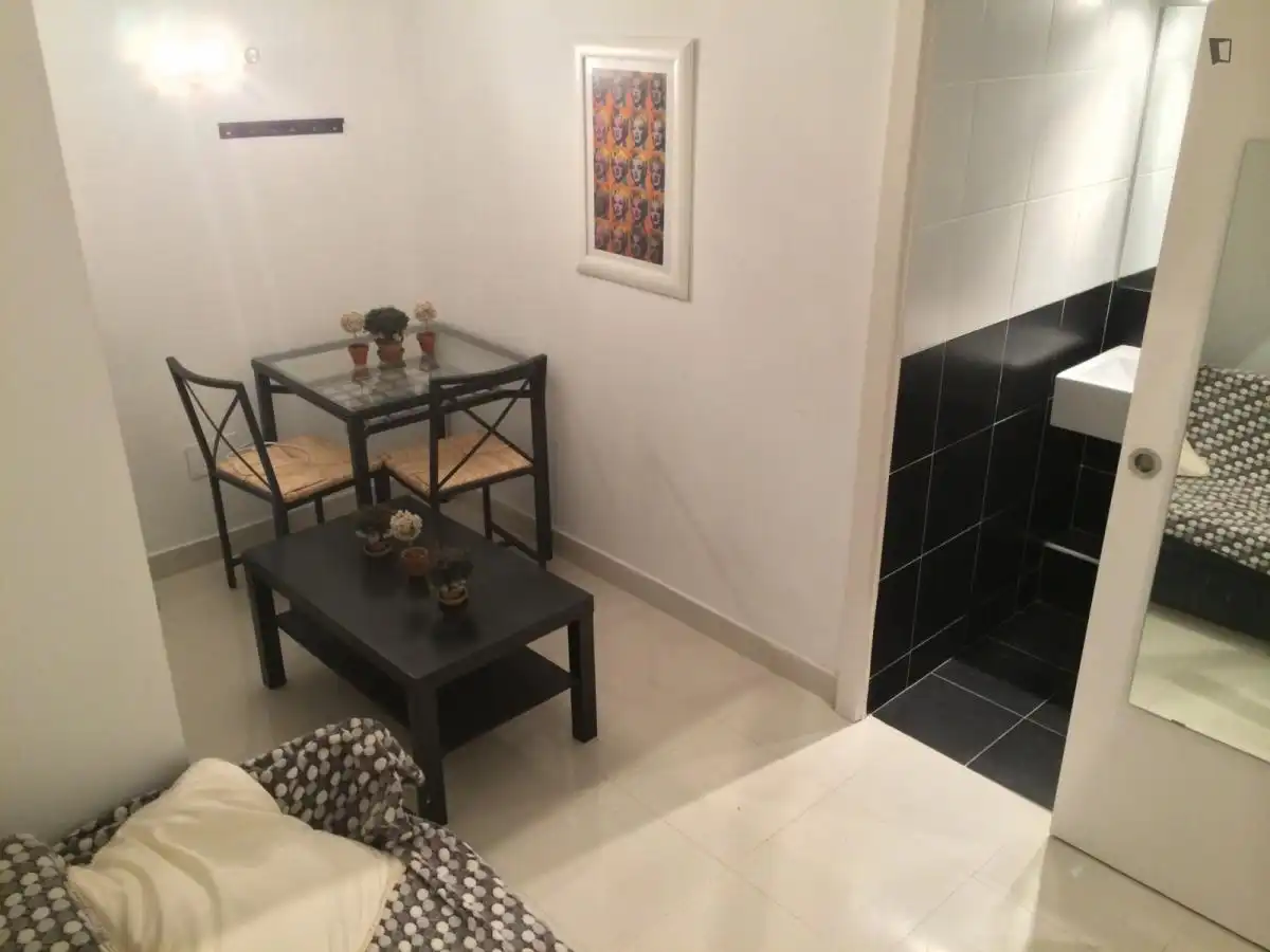 Study for rent in Bellas Vistas