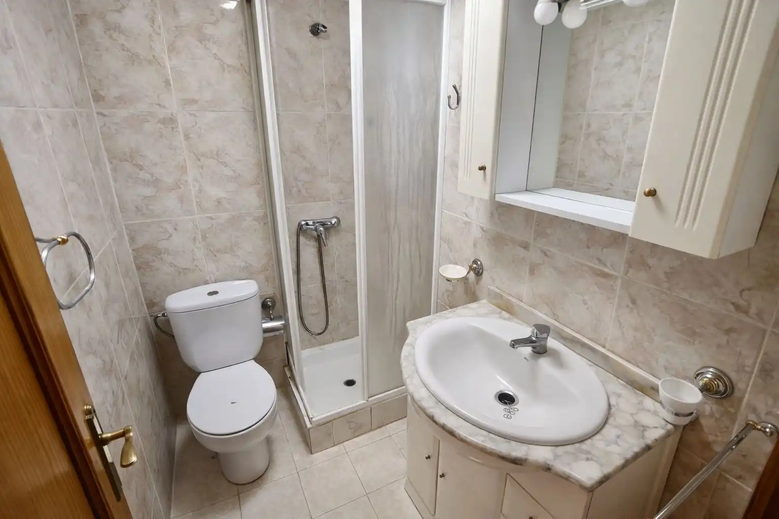 Baño de Piso en venta en Arona con Terraza, Trastero y Amueblado