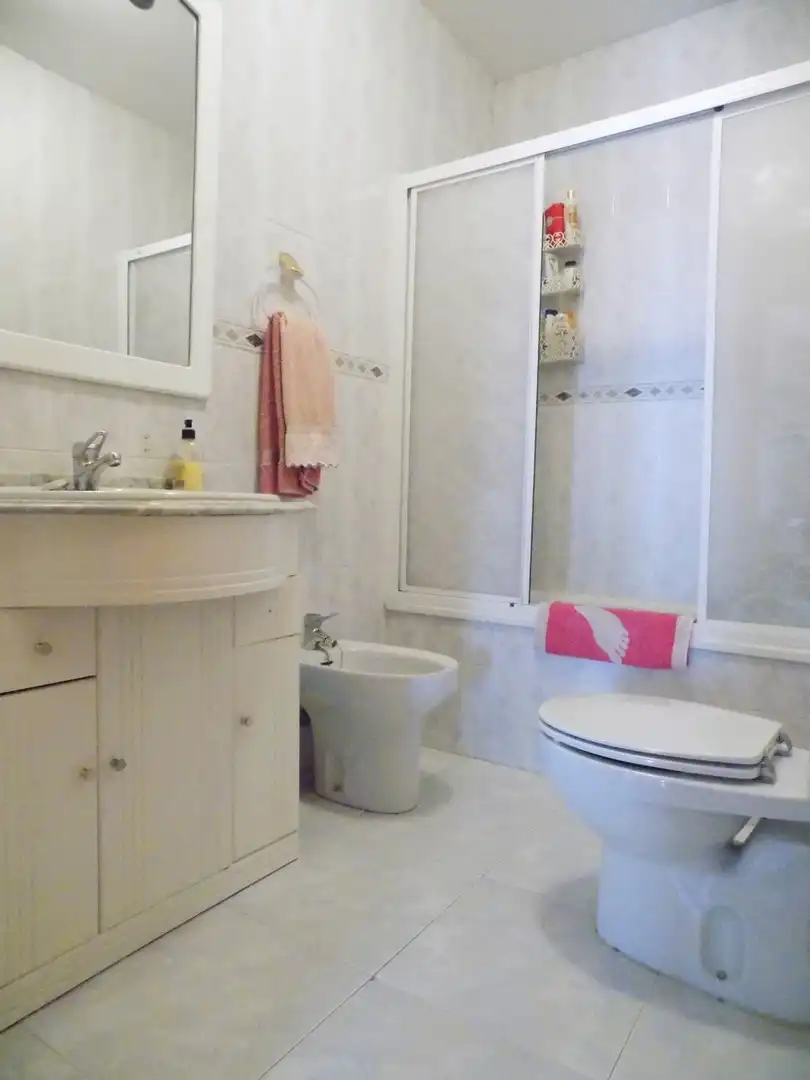 Baño de Casa adosada en venta en Lanzahíta con Calefacción, Terraza y Amueblado