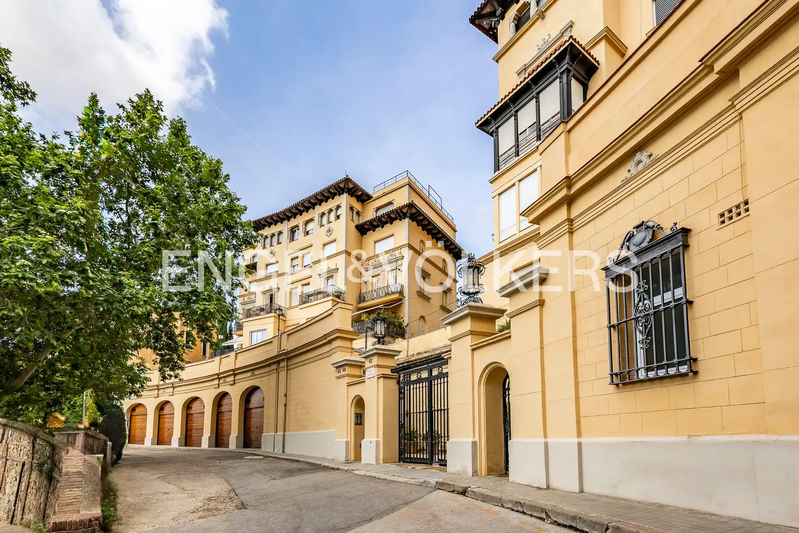 Vista exterior de Piso en venta en Barcelona con Calefacción y Terraza