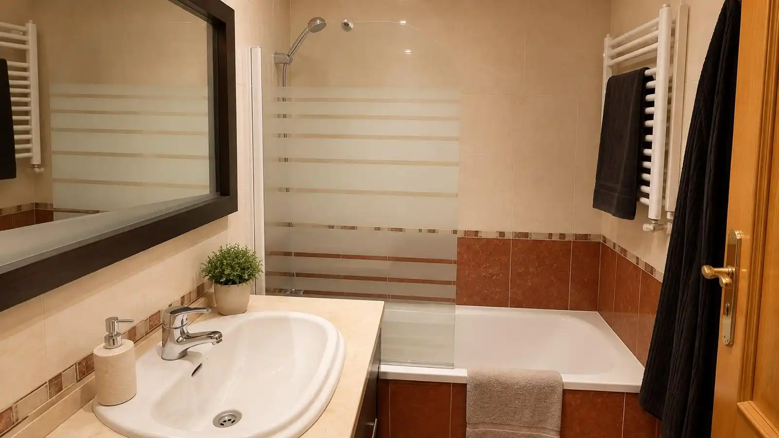 Bathroom of Flat for sale in Valencia  with Air Conditioner, Heating and Private garden