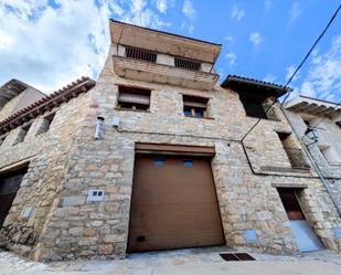 Vista exterior de Casa o xalet en venda en La Pobla de Benifassà amb Calefacció i Jardí privat