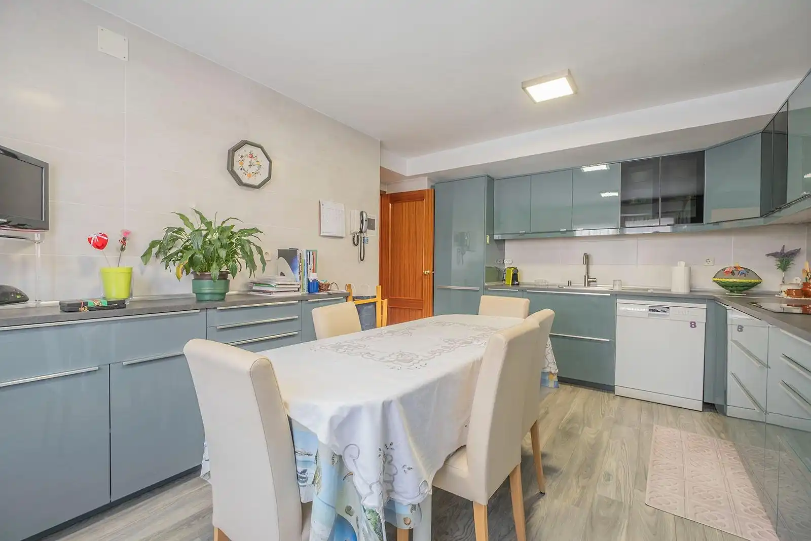 Cocina de Casa adosada en venta en Tres Cantos con Calefacción, Jardín privado y Parquet