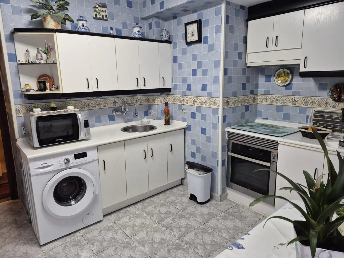 Cocina de Piso en venta en Avilés con Calefacción y Trastero
