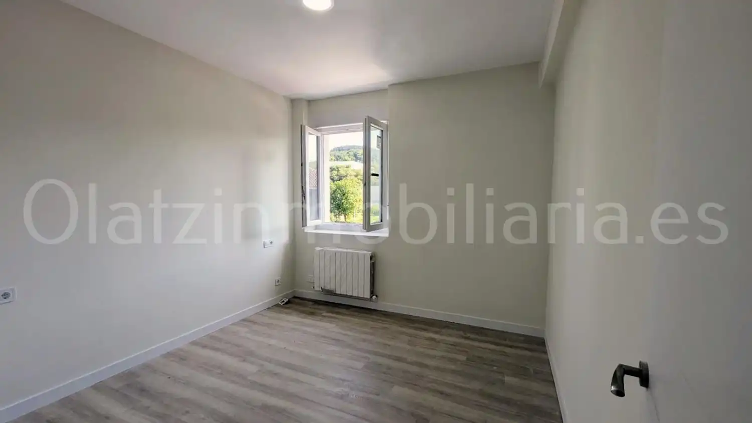 Bedroom of Flat for sale in Laudio / Llodio  with Heating and Terrace