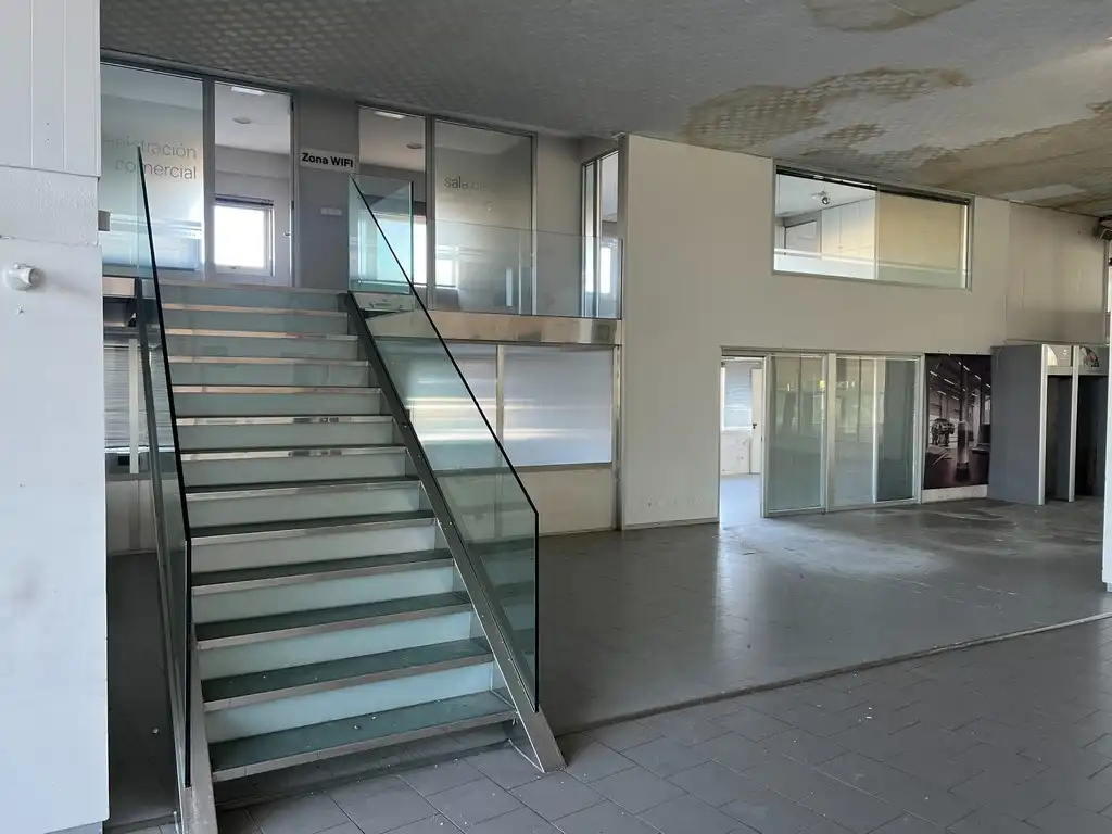 Nave industrial de alquiler en Oleiros con Calefacción