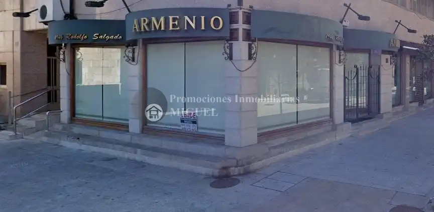 Locale commerciale in vendita a Praza Da Merced
