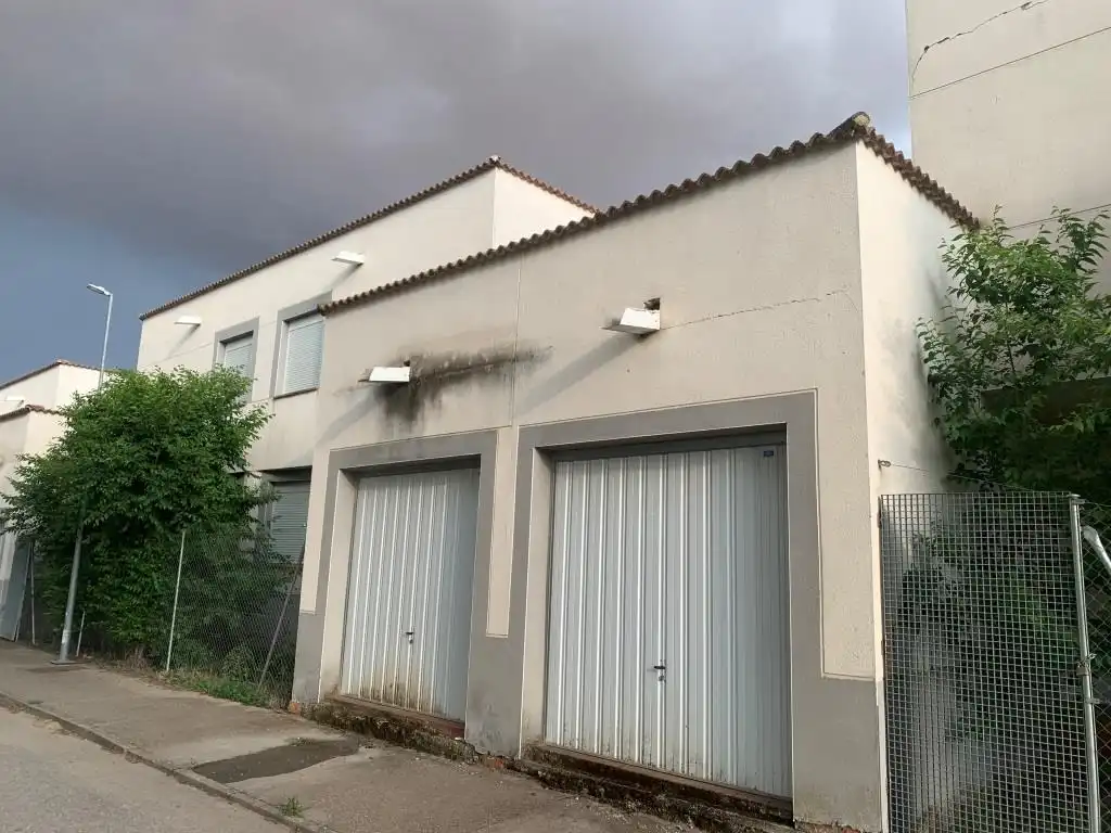 Casa adosada en venta en Avenida de la Guardia Civil, Manganeses de la Lampreana