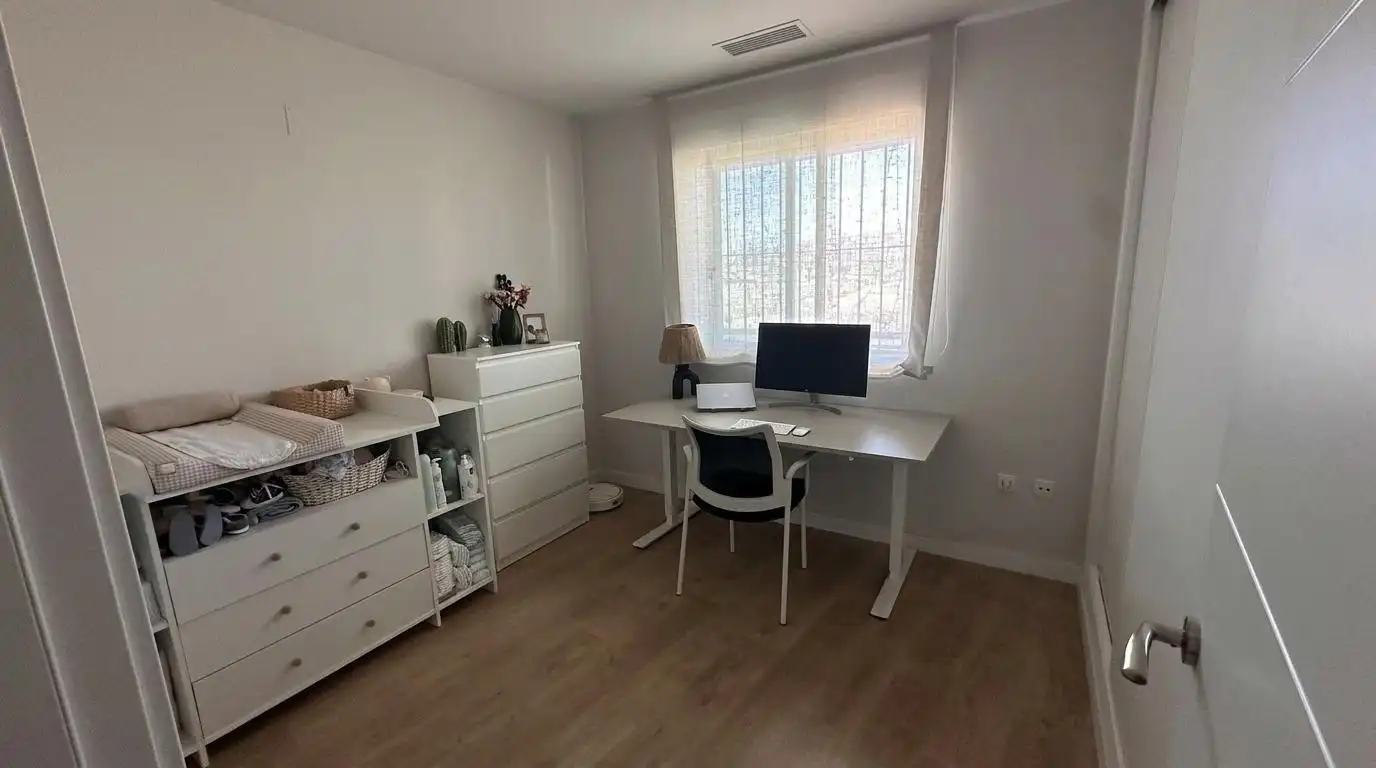 Habitación de Piso en venta en Elche / Elx con Aire acondicionado, Calefacción y Terraza