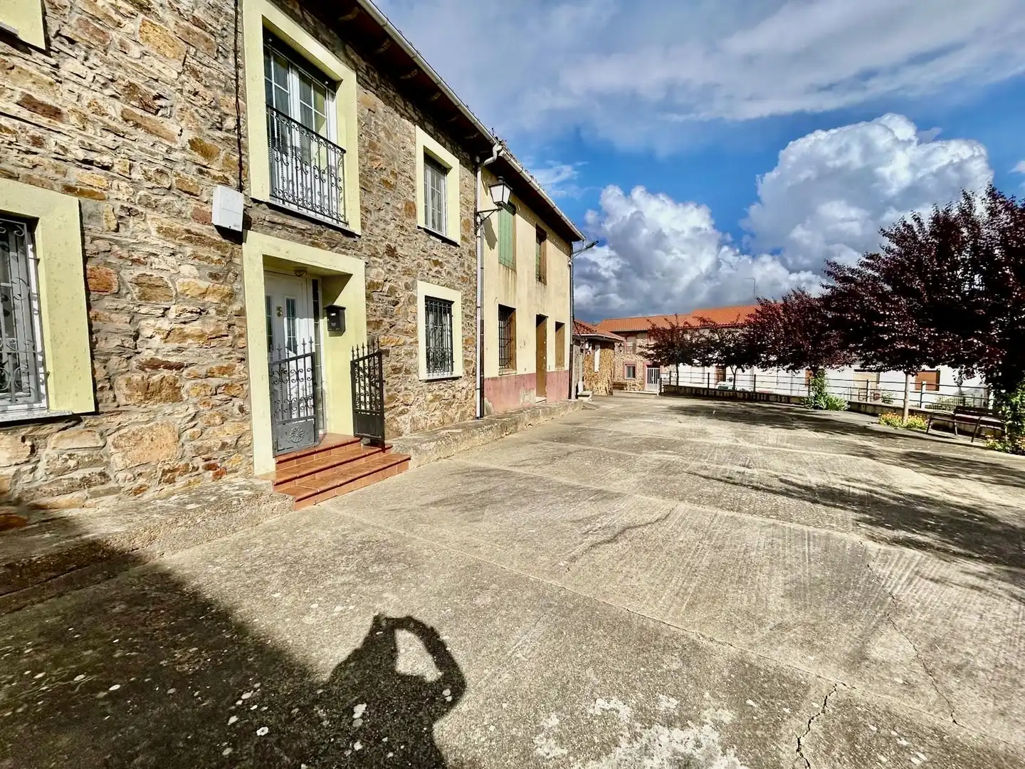 Vista exterior de Casa o xalet en venda en Ayoó de Vidriales amb Calefacció i Terrassa
