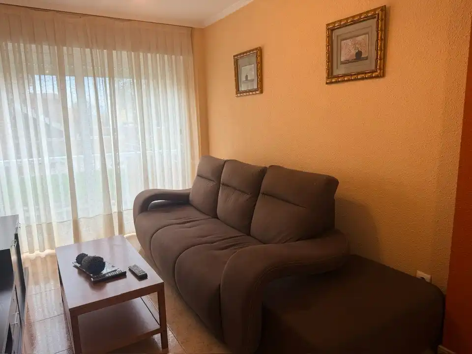 Sala de estar de Casa adosada en venta en Torrelavega  con Calefacción, Parquet y Terraza