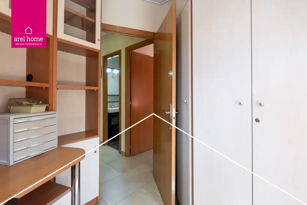 Flat for sale in Esplugues de Llobregat  with Air Conditioner