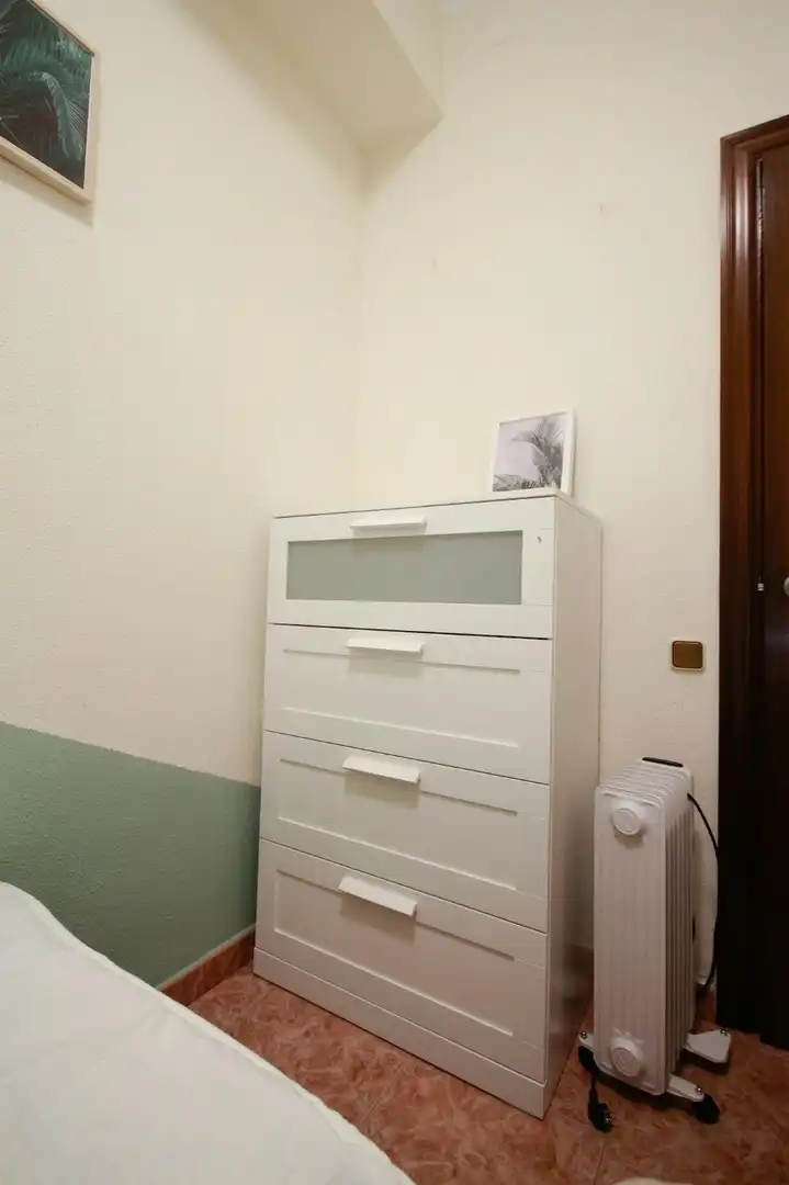 Schlafzimmer von Wohnung zur untervermieten in  Barcelona Capital mit Möbliert, Waschmaschine und Fernseher
