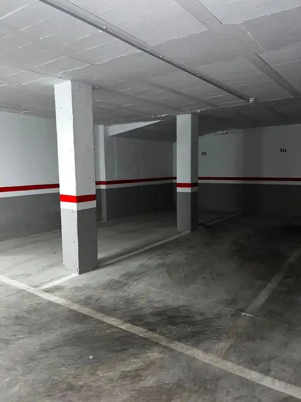 Individual con ascensor en venta en Calle Troya 5