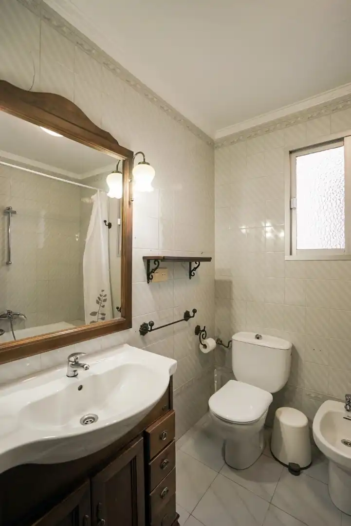 Baño de Casa adosada en venta en Ardales con Aire acondicionado, Jardín privado y Trastero