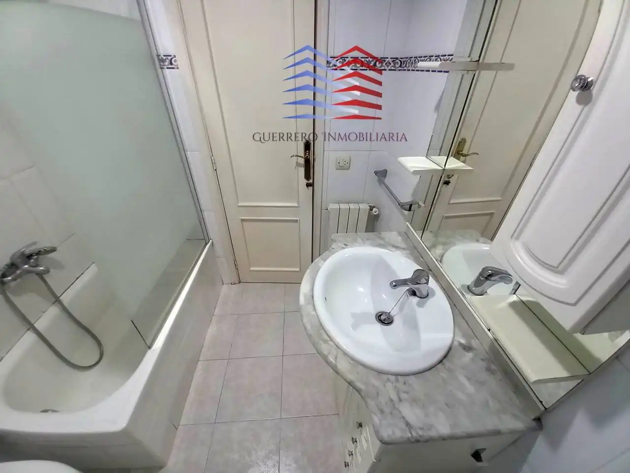 Bany de Apartament de lloguer en Ourense Capital  amb Calefacció, Terrassa i Traster