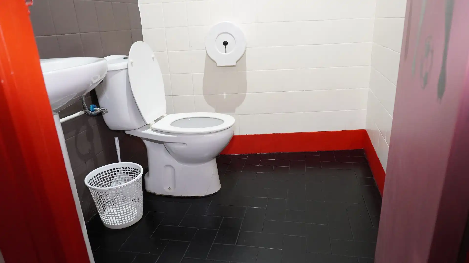 Badezimmer von Geschaftsraum zum Verkauf in Motril mit Klimaanlage und Möbliert