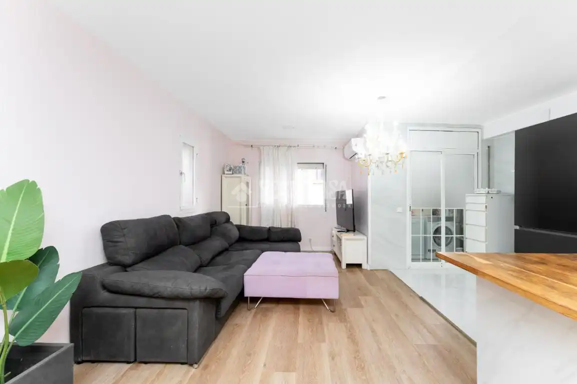 Wohnzimmer von Wohnung zum Verkauf in Cornellà de Llobregat mit Klimaanlage und Parkett