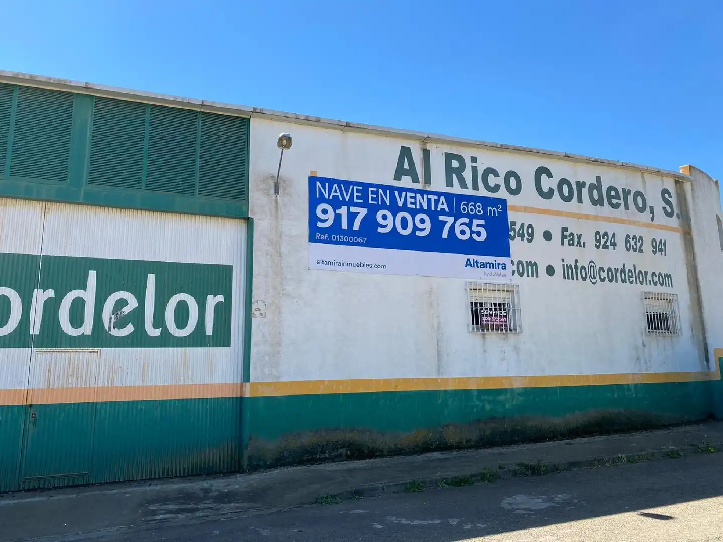 Industrial building for sale in Cabeza del Buey