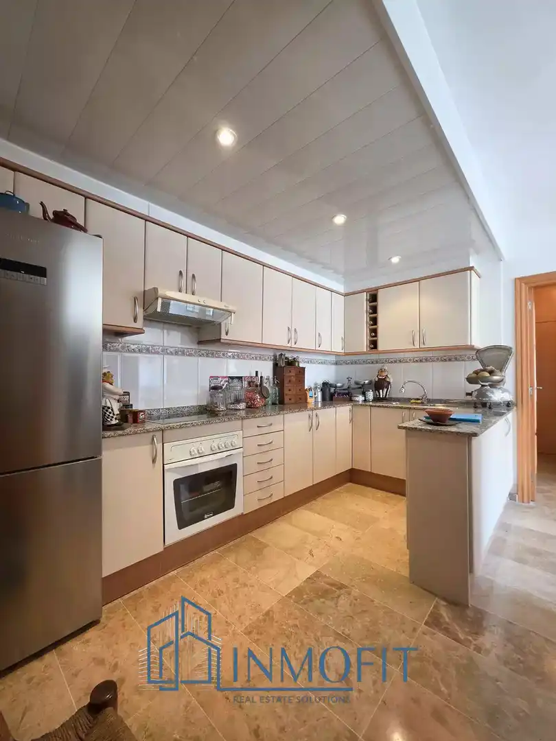 Flat with terrace for sale in C/ Vaticá, imagen 5