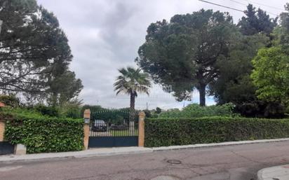 Vista exterior de Casa o xalet en venda en Palomares del Río amb Aire condicionat