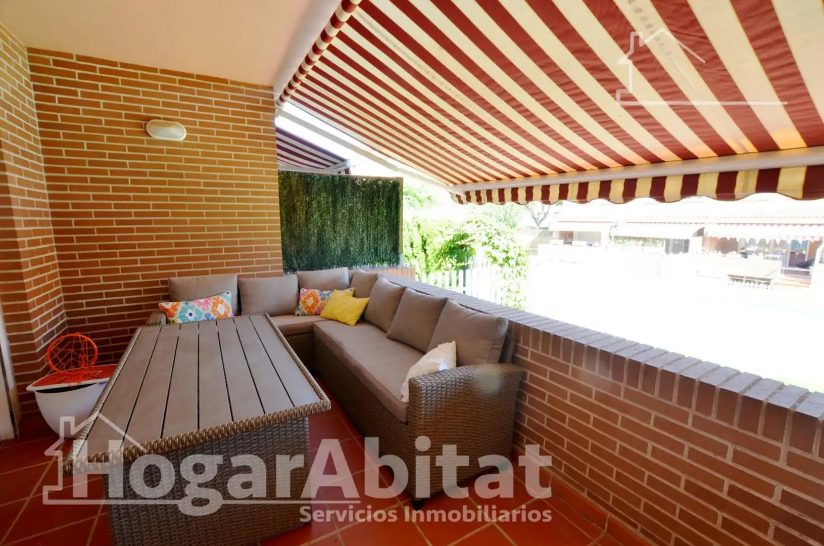Terrassa de Casa adosada en venda en San Vicente del Raspeig / Sant Vicent del Raspeig amb Aire condicionat, Calefacció i Jardí privat
