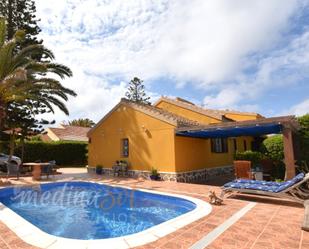 Vista exterior de Casa o xalet en venda en La Manga del Mar Menor amb Terrassa i Piscina