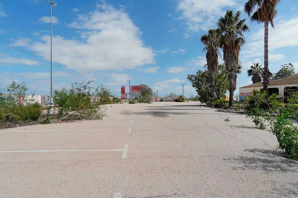 Parking of Country homes for sale in Murcia