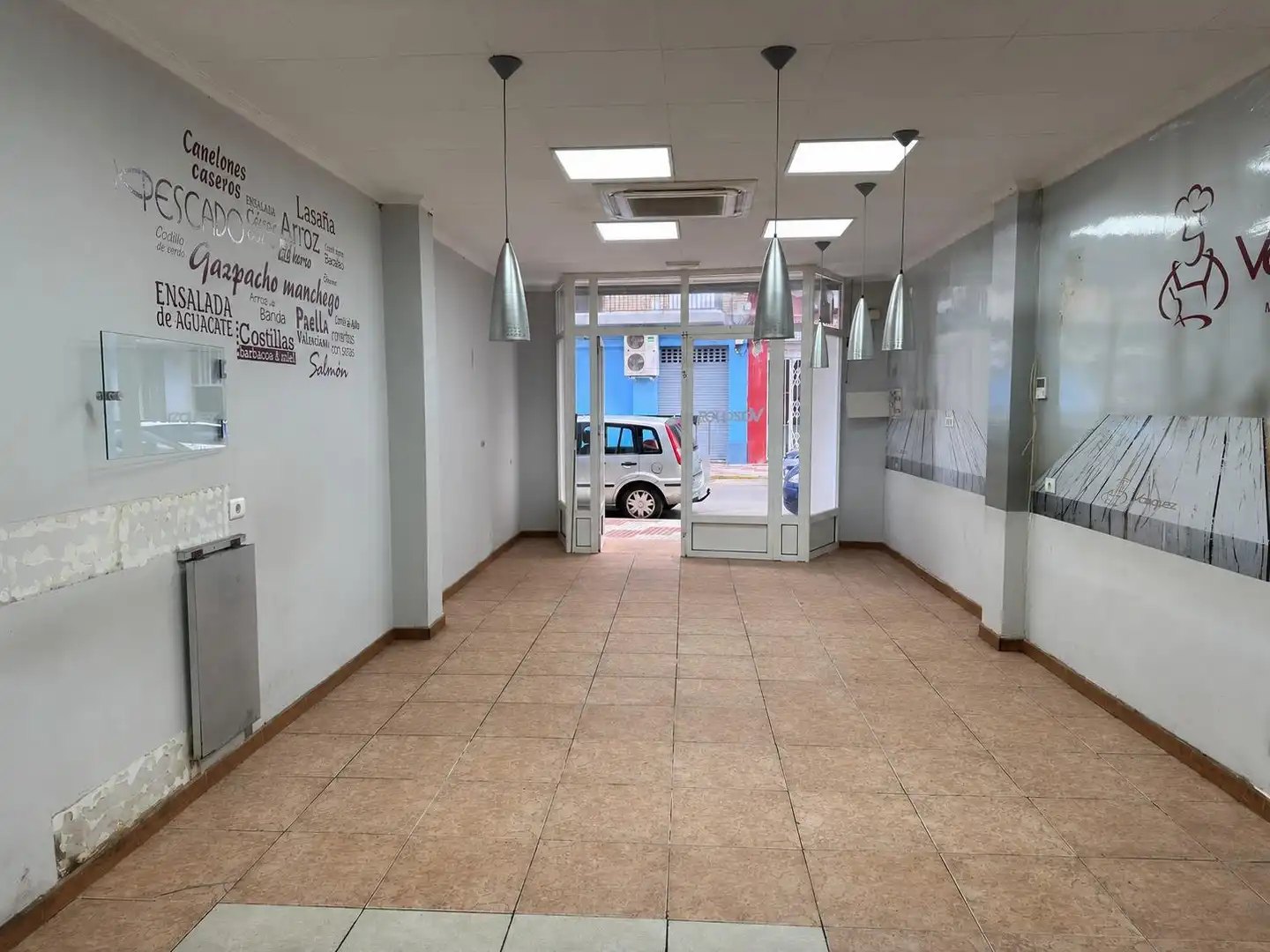 Local comercial de lloguer a Calle ALBALAT