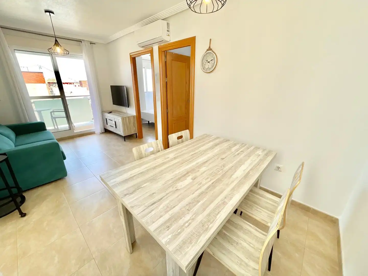 Menjador de Apartament de lloguer en Los Alcázares amb Aire condicionat, Terrassa i Traster